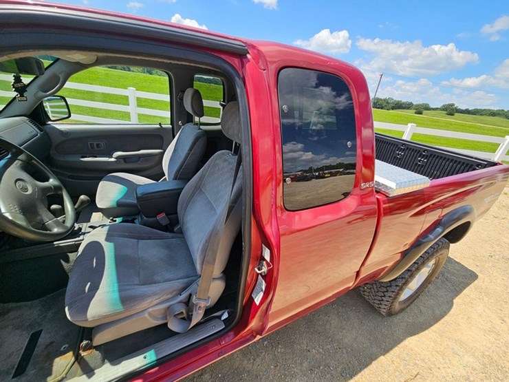 #25-•-2002-toyota-4x4-pickup-truck-image-21