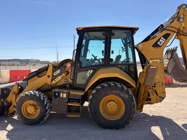 2021-caterpillar-420f2-it-image-10