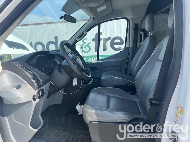 2015-ford-transit-image-11