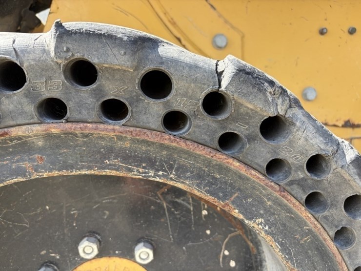 2012-caterpillar-236b3-image-11