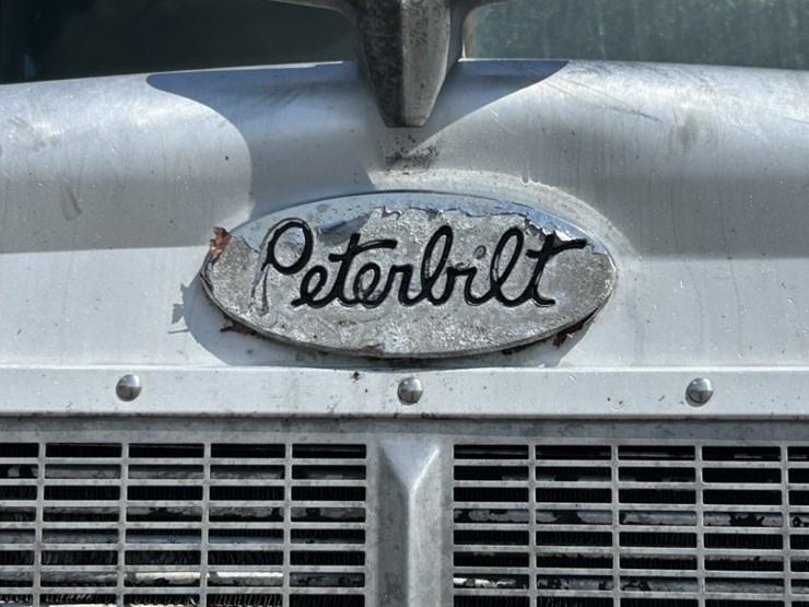 1994-peterbilt-378-image-9