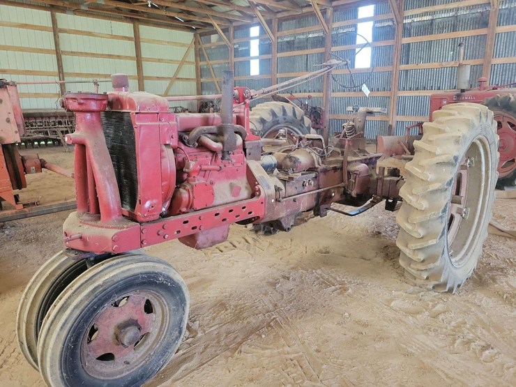early-1939-farmall-h-image-1