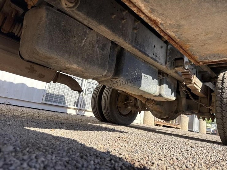 2004-chevrolet-c4500-kodiak-water-truck-image-25