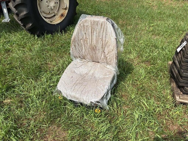 tractor-12-volt-air-seat---never-used-image-1