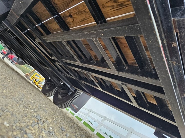 #55-•-2019-trailerman-102"-x-24'-tandem-axle-trailer-image-17