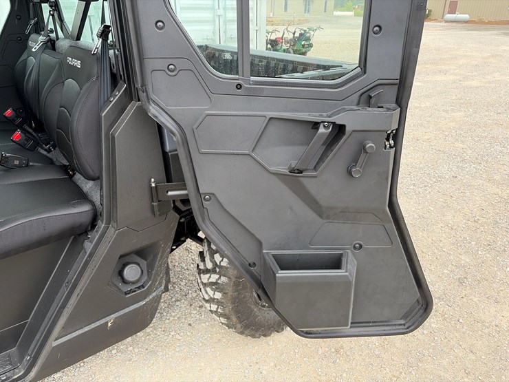2025-polaris-ranger-crew-image-15