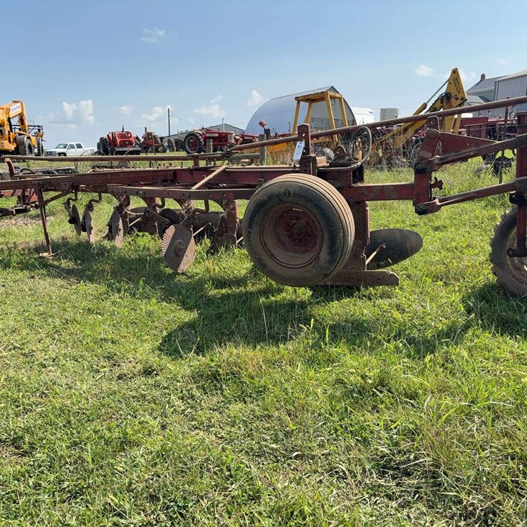 INTERNATIONAL 700
