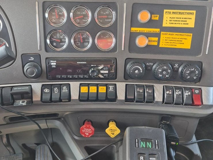 2018-kenworth-t880-image-10