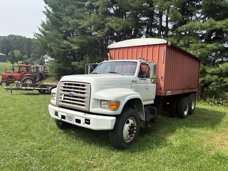 1995-ford-8000-image-2