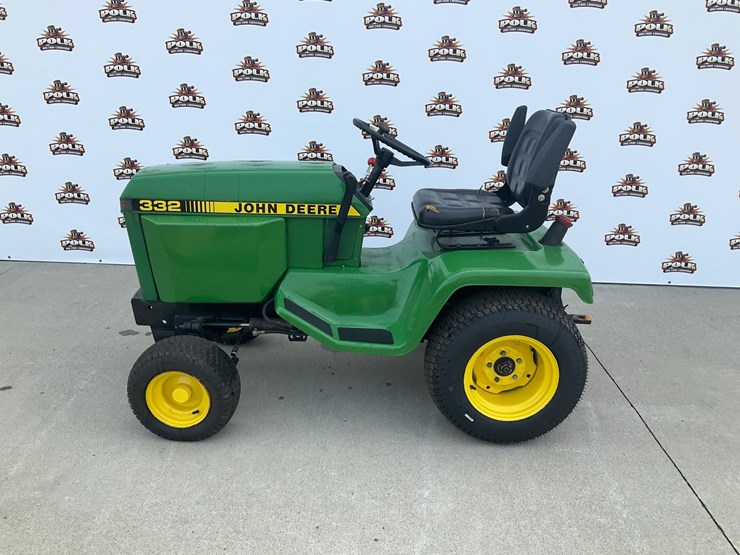 john-deere-332-image-2
