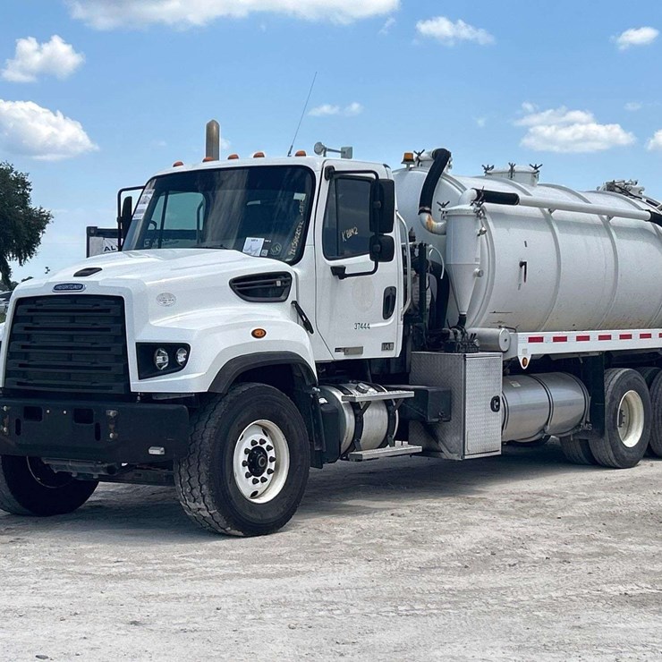 2015 FREIGHTLINER 114SD