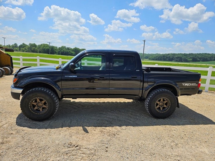 2004-toyota-tacoma-image-2