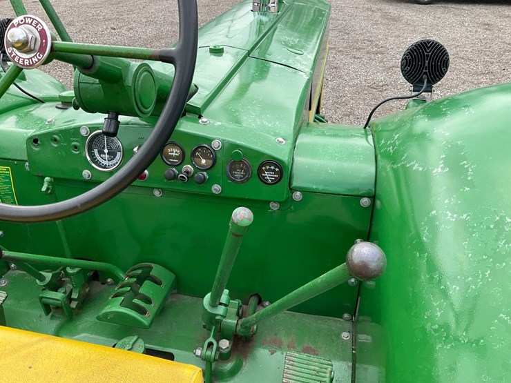 1957-john-deere-820-image-23