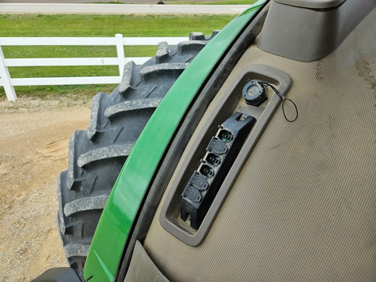 2013-john-deere-8335r-image-43