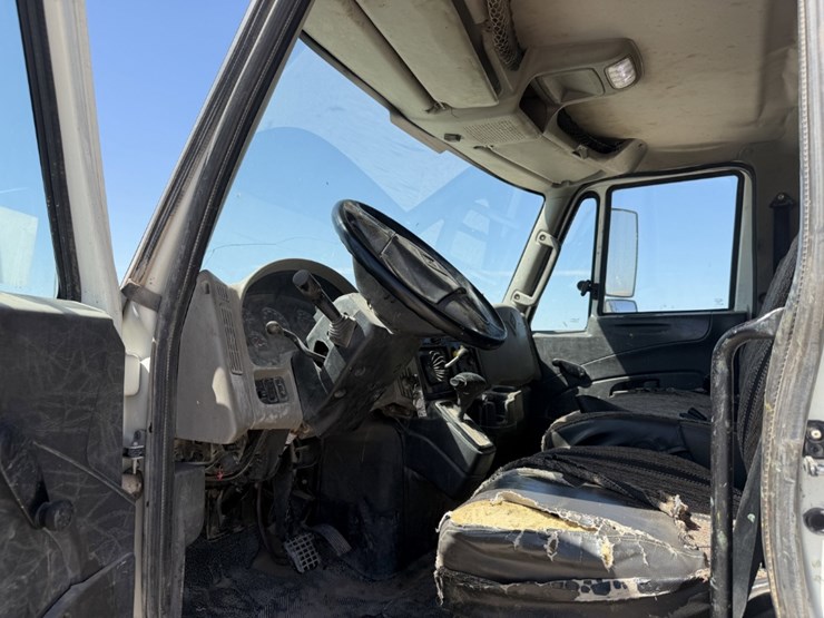 2016-international-durastar-4300-image-9
