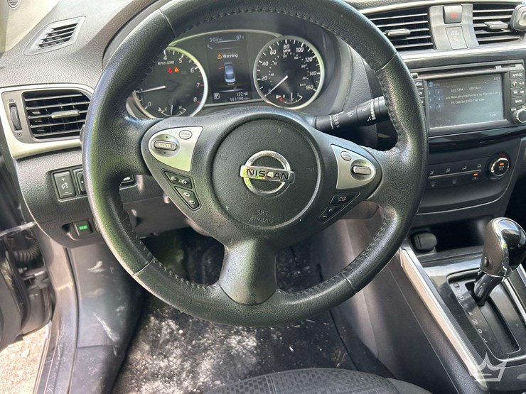 2016-nissan-sentra-sedan-image-13