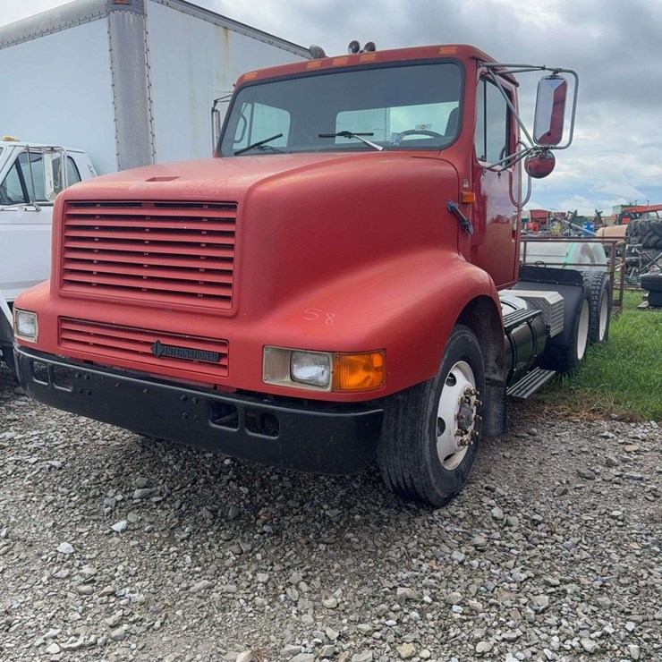 1995 INTERNATIONAL 8200