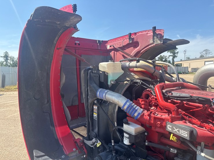 2021-peterbilt-389-image-33