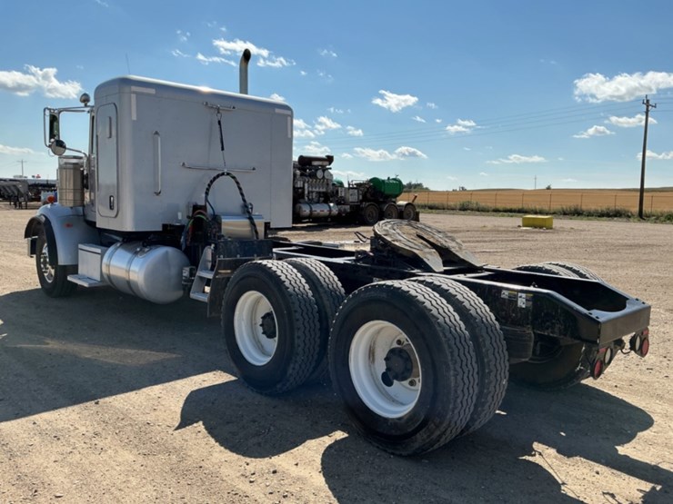 2015-peterbilt-367-image-7