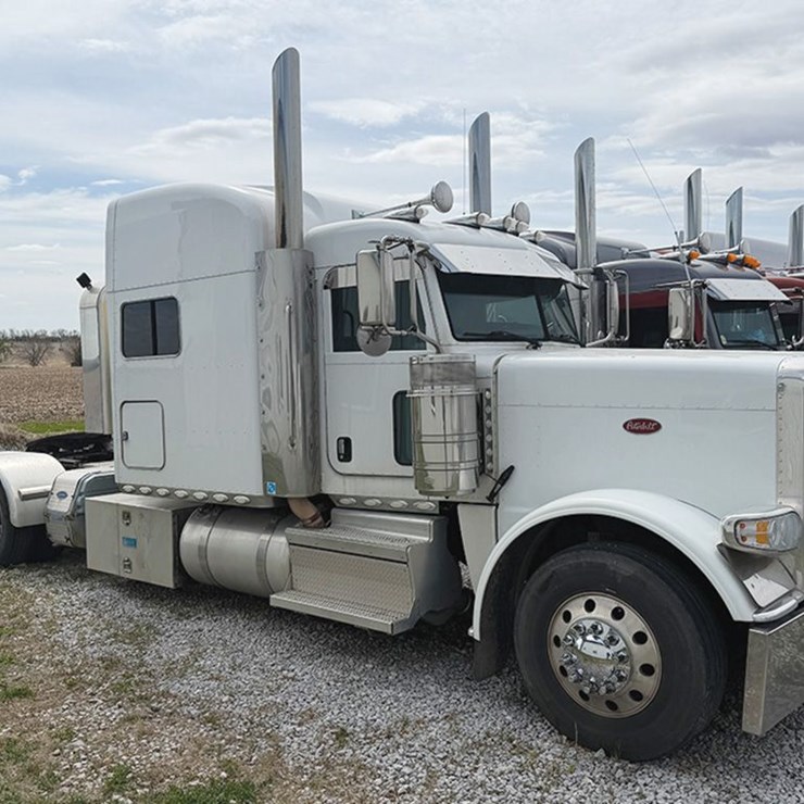 2019 PETERBILT 389