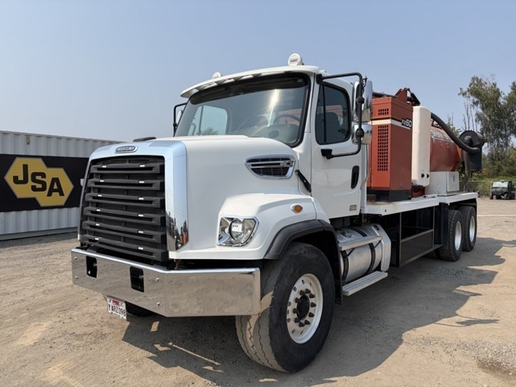 2018-freightliner-108sd-image-1