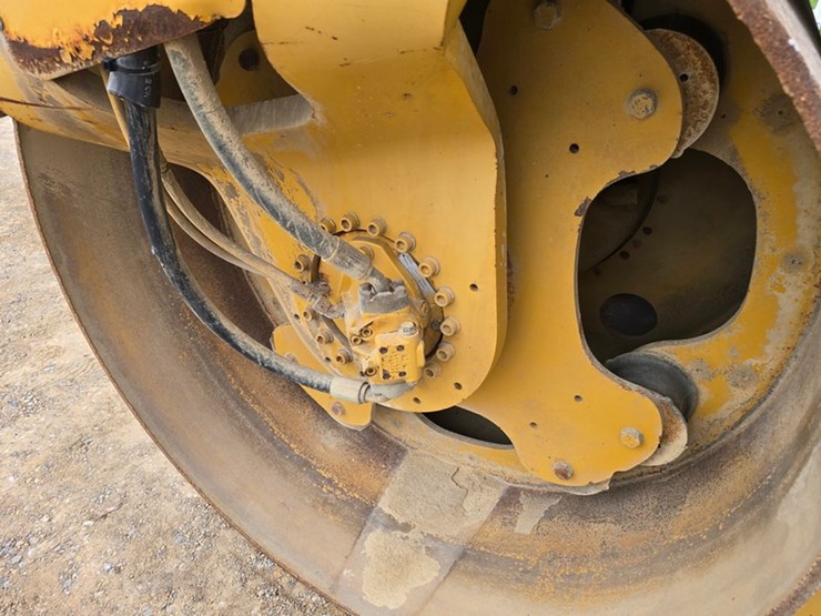 caterpillar-cb54xw-image-25