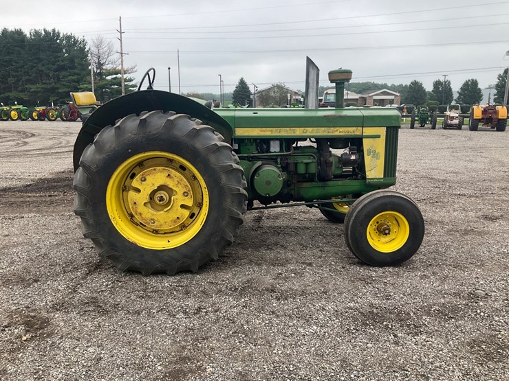 1958-john-deere-820-image-6