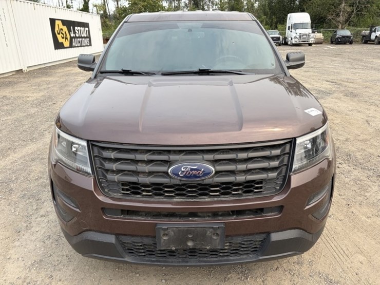 2017-ford-explorer-image-2