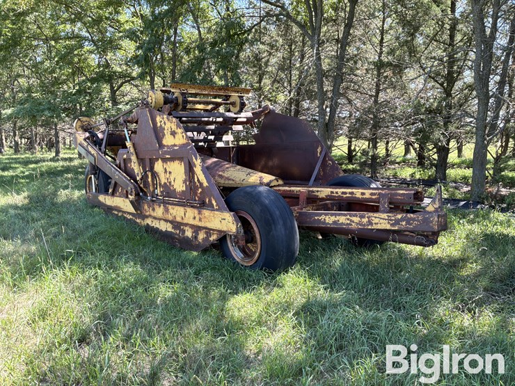 soil-mover-90-e-pull-type-scraper-image-6