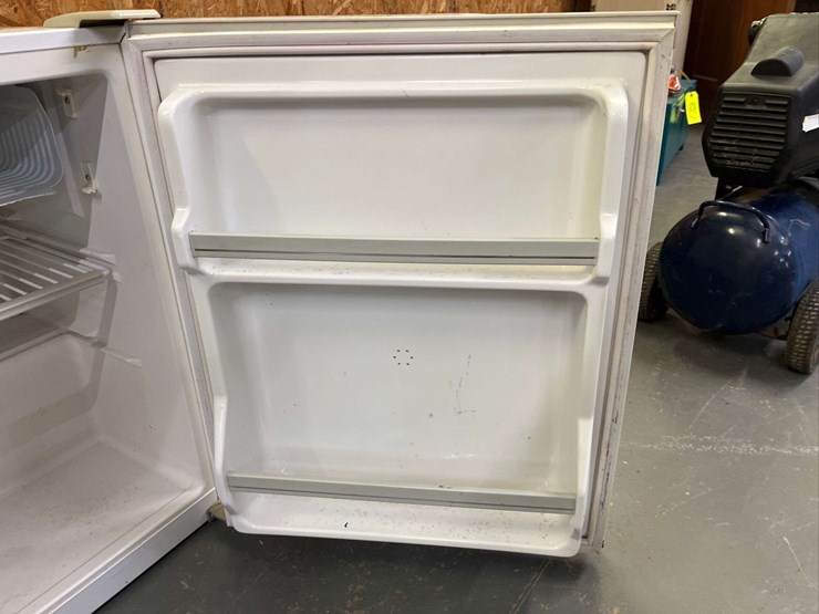 haier-mini-fridge-image-3