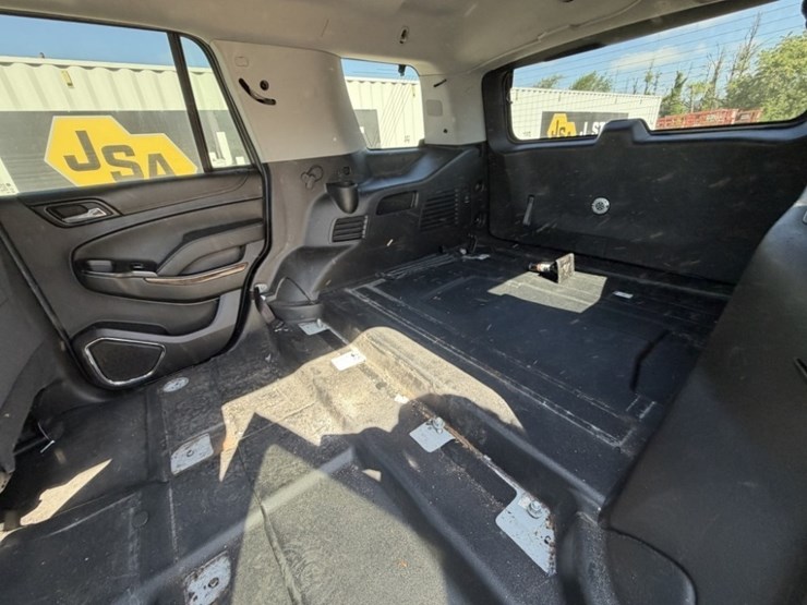 2016-chevrolet-tahoe-image-25