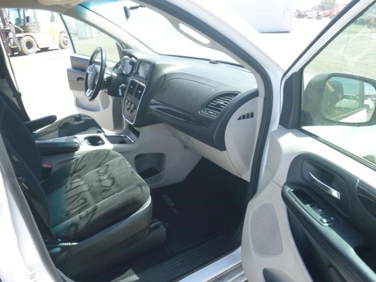 2015-dodge-grand-caravan-image-6