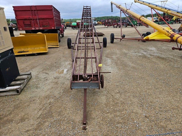 new-holland-131-image-2