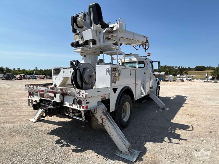 2019-freightliner-m2-106-image-4