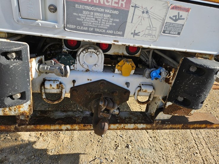 2002-freightliner-fl80-image-27