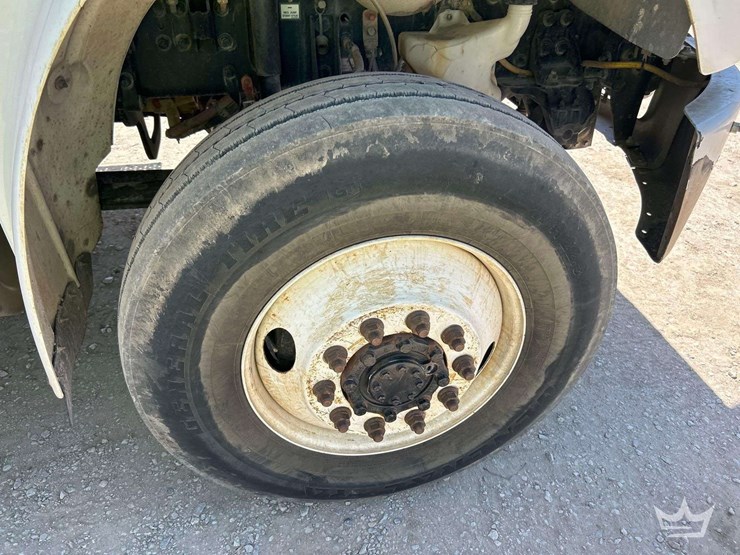 2019-freightliner-m2-106-image-44