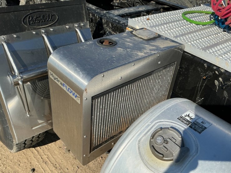 2015-peterbilt-367-image-19