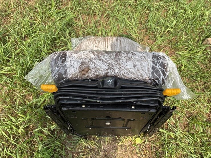 tractor-12-volt-air-seat---never-used-image-5
