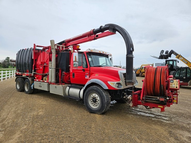 2007-international-7400-image-7