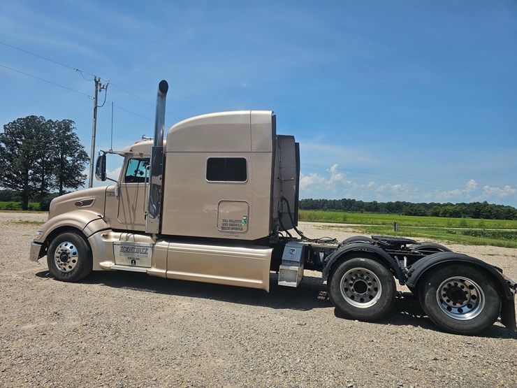 2015-peterbilt-386-image-8