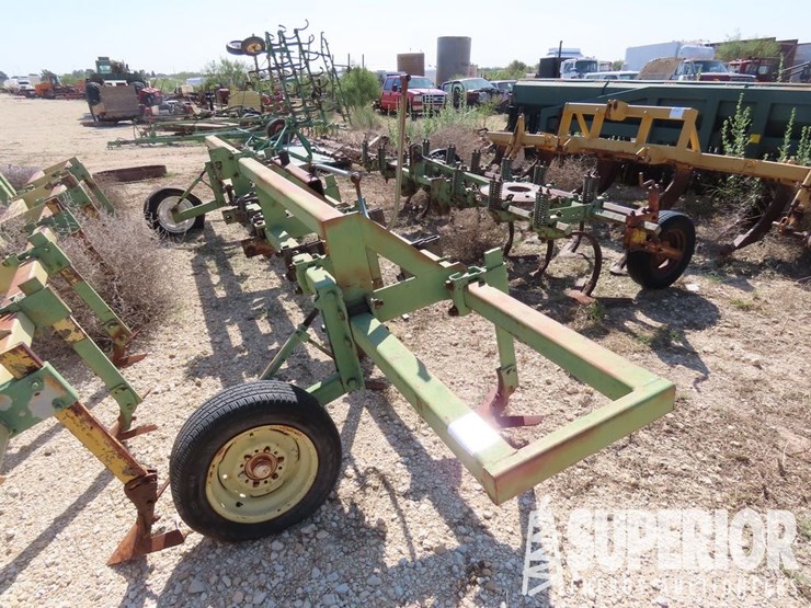 massey-ferguson-8-image-1