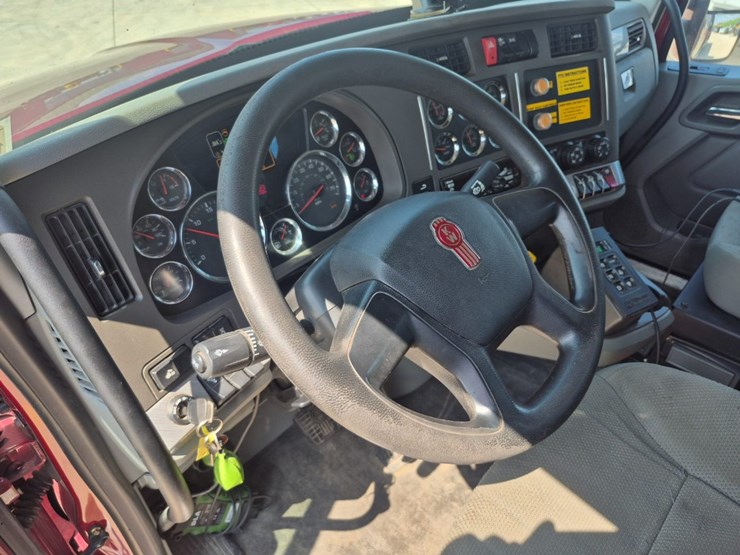 2018-kenworth-t880-image-12