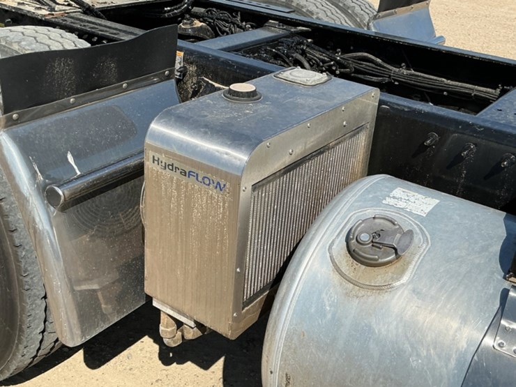 2015-peterbilt-367-image-19