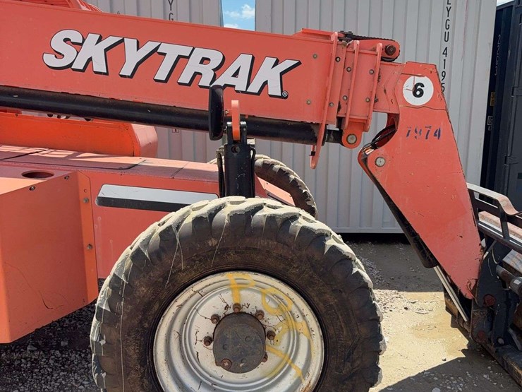 sky-trak-6042-image-4