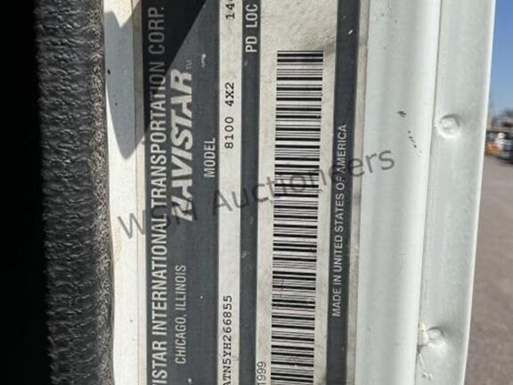 2000-international-8100-image-19