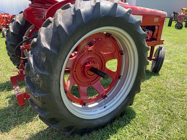 1957-farmall-350-image-25
