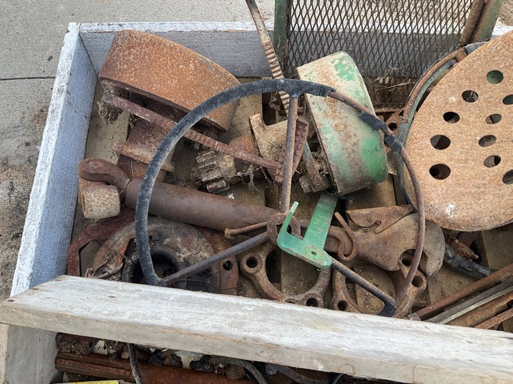 #5015-•-1-pallet-lot-of-vintage-tractor-&-agricultural-implement-parts-image-6