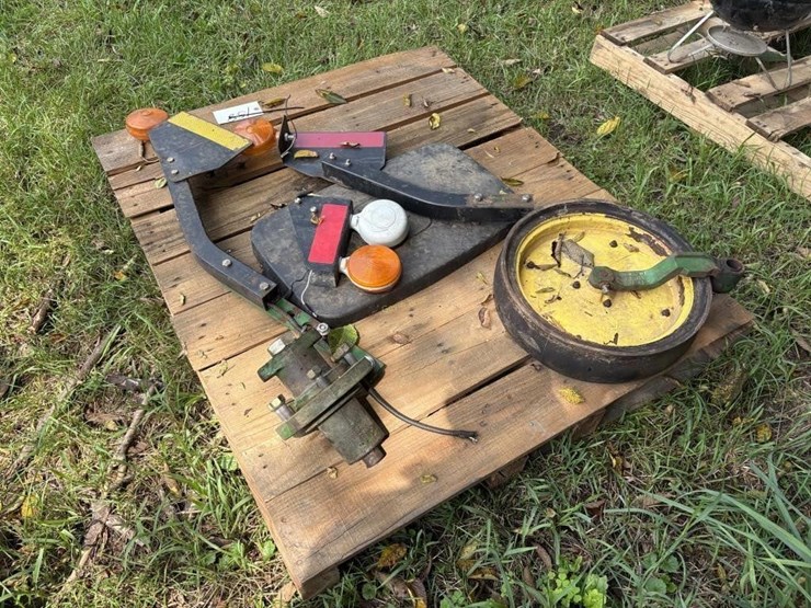 pallet-misc-john-deere-planter-parts-image-5