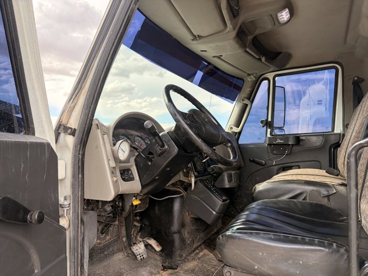 2016-international-durastar-4300-image-9