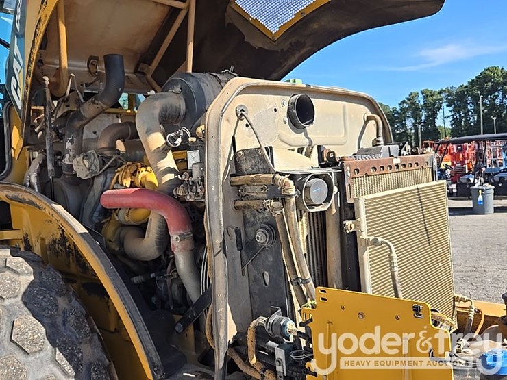 2020-caterpillar-cs56b-image-23